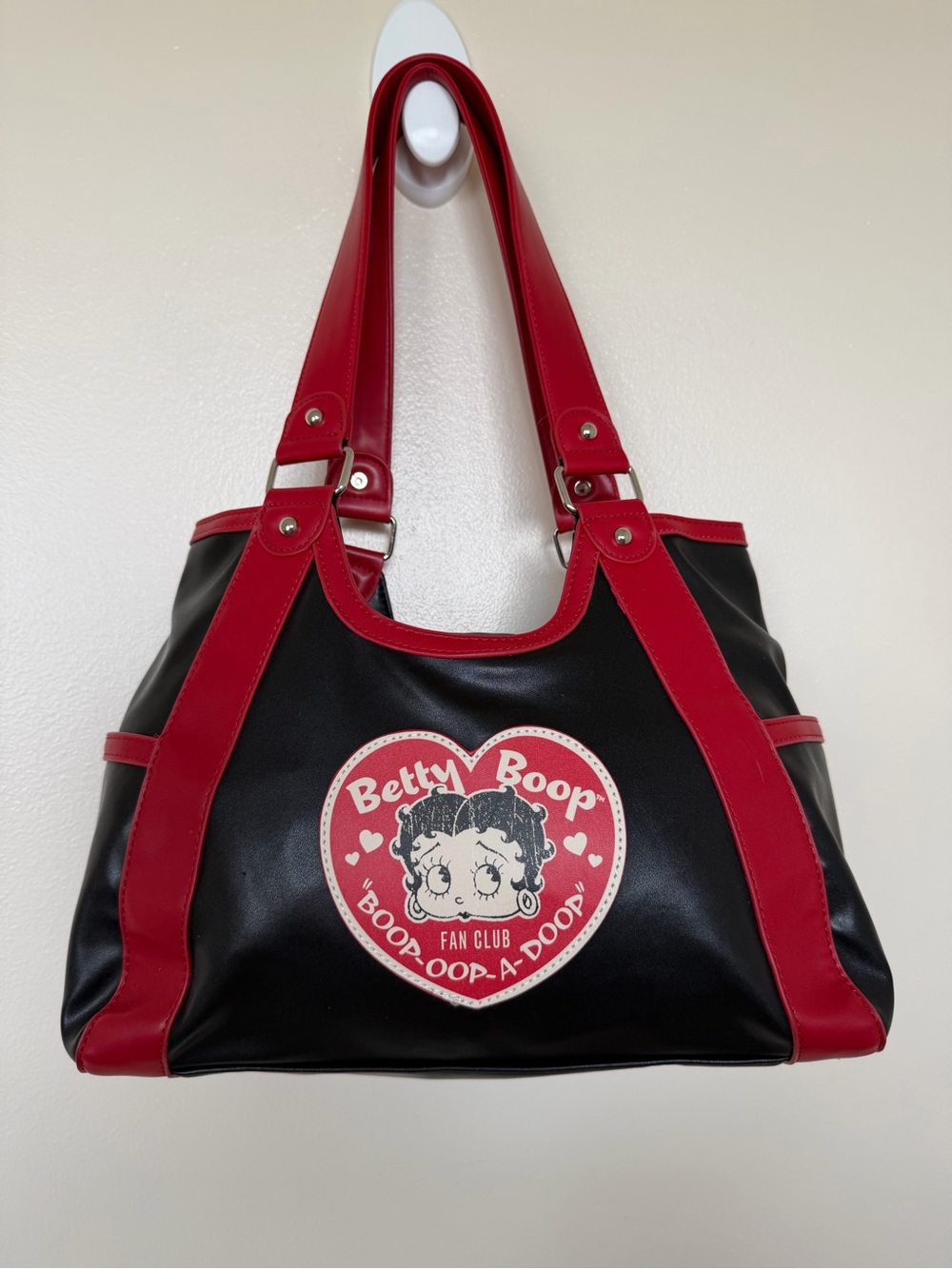 FLEISCHER STUDIOS Black & Red Betty Boop Graphic Shoulder Bag